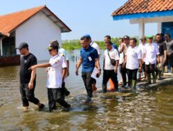 Atasi Rob Pemalang, Gubernur Ahmad Luthfi Turun Langsung Cek Kondisi Warga dan Serahkan Bantuan