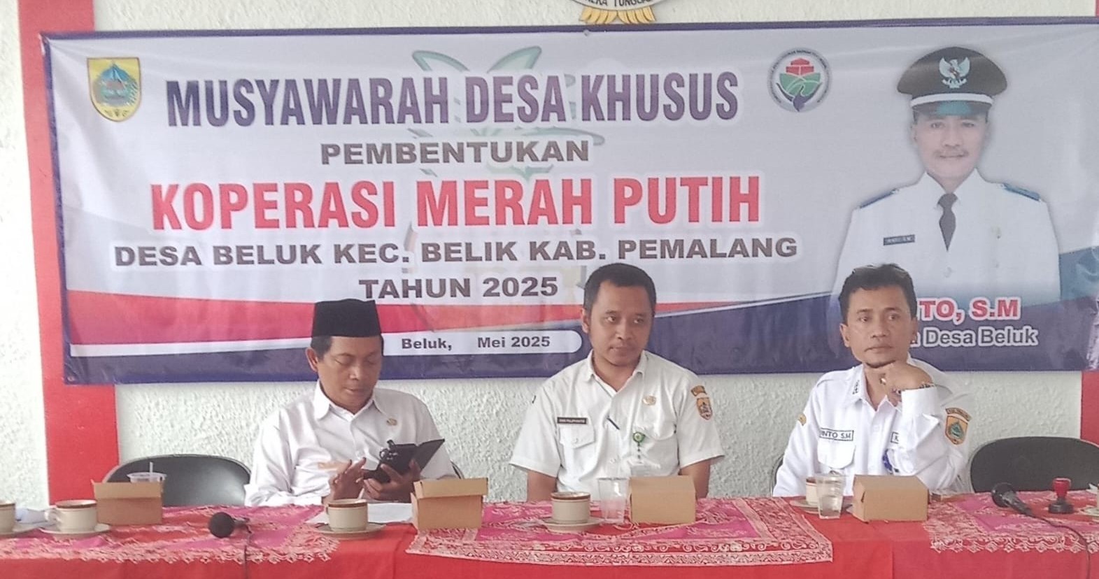 Kasi PMD kecamatan Belik Tengah Bersama Kepala desa beluk Kanan (Poto Oleh Amir)