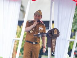Apel Kok Duduk?” Gaya Santai Gubernur Luthfi Ajak Bupati Ikut Hujan-Hujanan