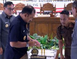 Bupati Anom Jawab Pandangan Fraksi Soal Perubahan APBD 2025