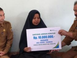 Bupati Anom Serahkan Santunan Kematian kepada Nelayan di Pemalang