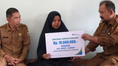 Bupati Anom Serahkan Santunan Kematian kepada Nelayan di Pemalang