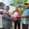 Lulit Agusti Kurnia Anggota DPRD Pemalang F- Gerindra Bagikan Ribuan Bendera Jelang HUT RI