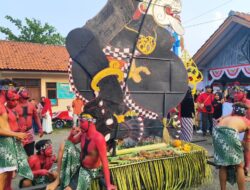 Angkat Tokoh Semar, Karnaval RW 03 Desa Pait Raih Juara Favorit HUT RI