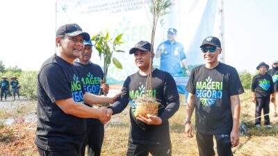 Gubernur Luthfi Pimpin Penanaman Mangrove Serentak: Target 2 Juta Batang Tercapai Desember