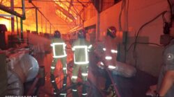 Kebakaran Hebat Landa Pabrik Tekstil  Di Tegal, Damkar Pemalang Turun Tangan Bantu Pemadaman