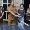 Bupati Anom Serahkan Bantuan Sosial Puluhan Juta untuk Korban Kekerasan di Cibelok