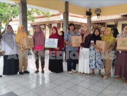 Baznas Pemalang Salurkan Bantuan Nutrisi Cegah Stunting di Kecamatan Ulujami, Camat Ulujami Berikan Hadiah