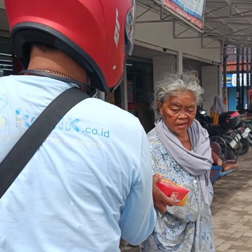 Jumat Kliwon Berkah, Media Ketik Berbagi Kegiatan Sosial