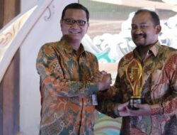 Bupati Pemalang Anom Widiyantoro Raih Penghargaan Peduli Penyiaran dari KPID Jateng