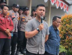 Kepala Desa Warungpring Temui Aksi Massa Tuntut Transparansi Rekrutmen Perangkat Desa