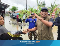 Sungai Comal Meluap, Slamet Ramuji Borong Ribuan Nasi Bungkus untuk Korban Banjir