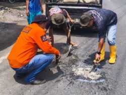 Relawan WRC Lakukan Perbaikan Jalan Berlubang di Jalur Randudongkal–Warungpring