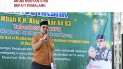 Hadiri Haul KH Abu Bakar, Bupati Anom Ajak Warga Asemdoyong Tangkal Hoaks