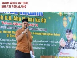 Hadiri Haul KH Abu Bakar, Bupati Anom Ajak Warga Asemdoyong Tangkal Hoaks