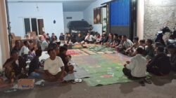 Ratusan Warga Datangi Rumah Kades Cibuyur, Dorong Yoyok Kusnondo Maju Kembali