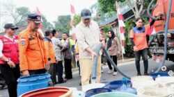 Tangani Kekeringan di Pulosari, Plt. Bupati Pemalang Salurkan Ribuan Liter Air Bersih dan Toren Air